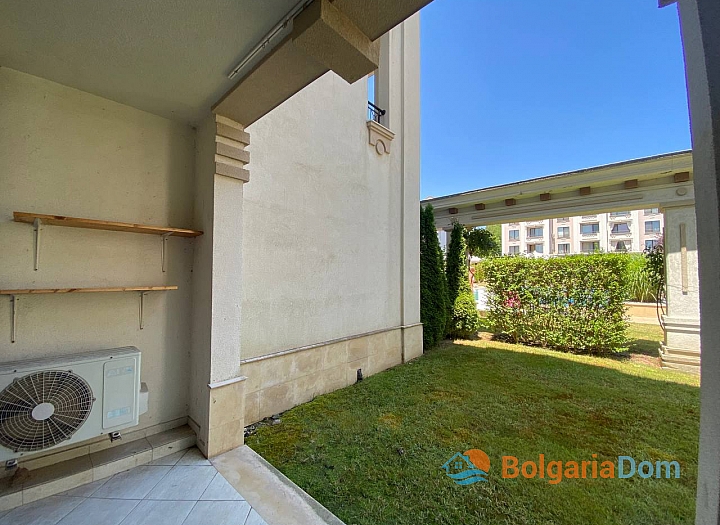 Útulný apartmán s vlastním dvorem v luxusním komplexu na první linii. Foto 8