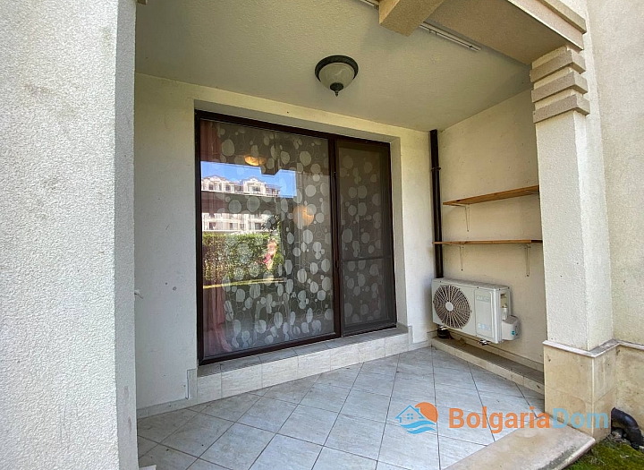 Útulný apartmán s vlastním dvorem v luxusním komplexu na první linii. Foto 11