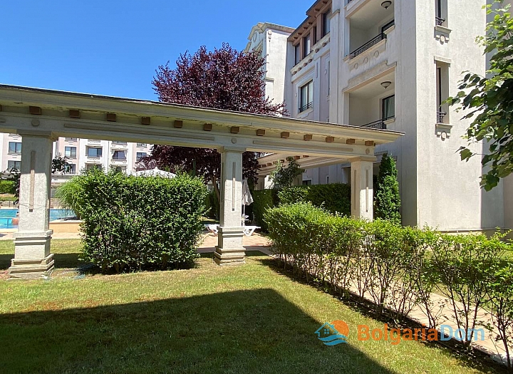 Útulný apartmán s vlastním dvorem v luxusním komplexu na první linii. Foto 10