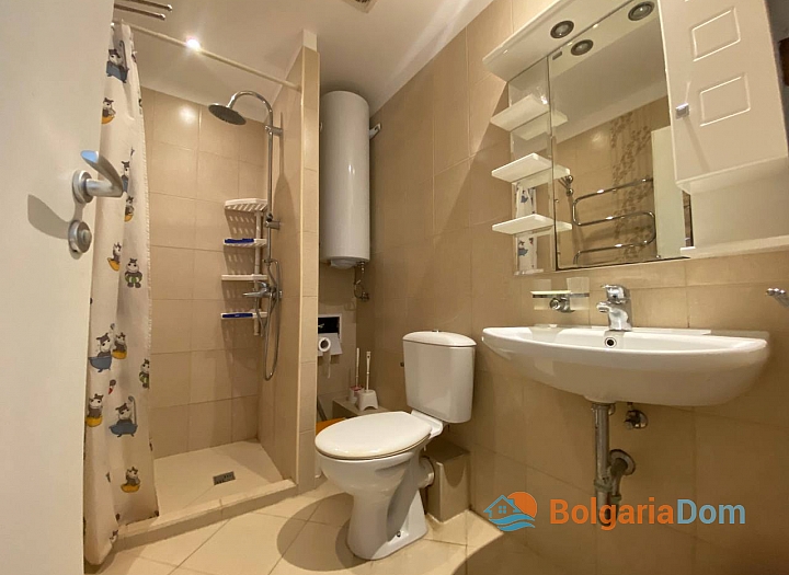Útulný apartmán s vlastním dvorem v luxusním komplexu na první linii. Foto 12