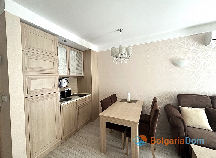 Zweizimmerwohnung in einem Luxuskomplex 400 Meter vom Meer entfernt. Foto 4