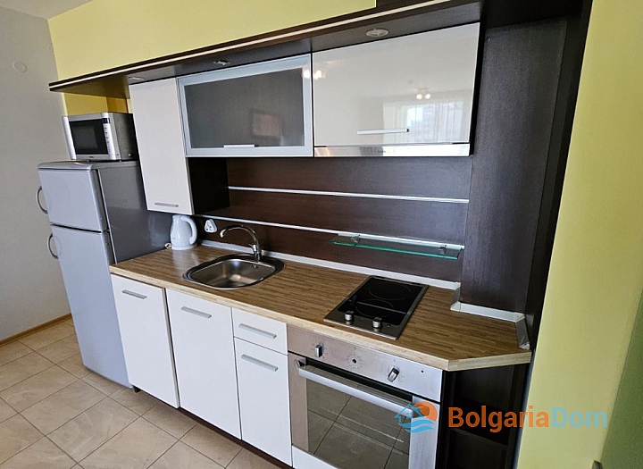 Простора трикімнатна квартира в Поморії. Фото 4