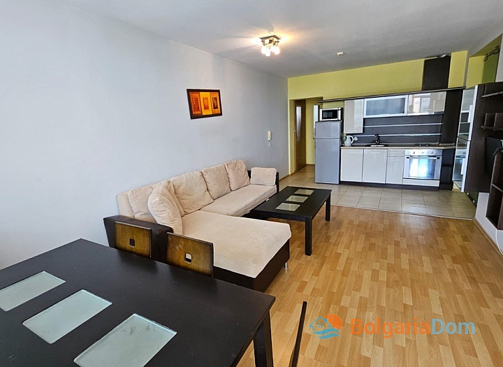 Простора трикімнатна квартира в Поморії. Фото 3