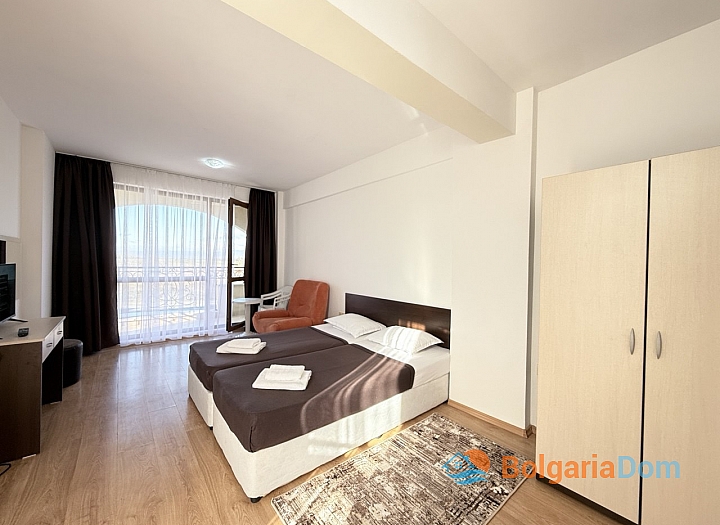 Prostorný byt v dobrém komplexu. Foto 9