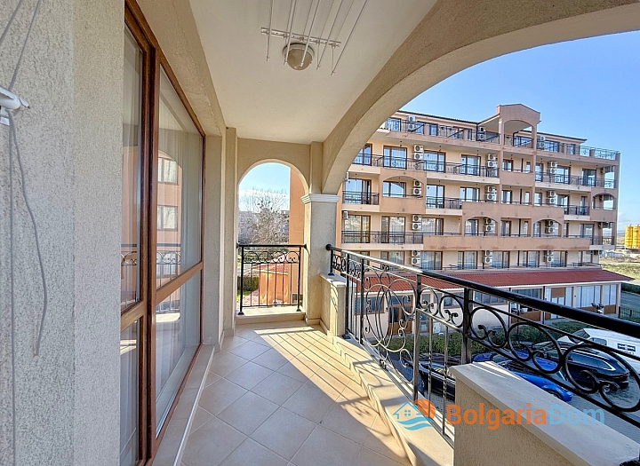 Prostorný byt v dobrém komplexu. Foto 3