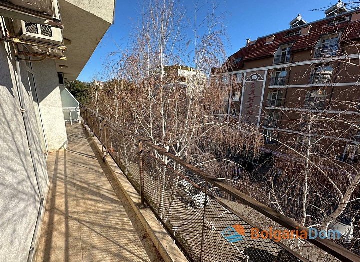 Квартира с тремя спальнями в тихом районе. Фото 12