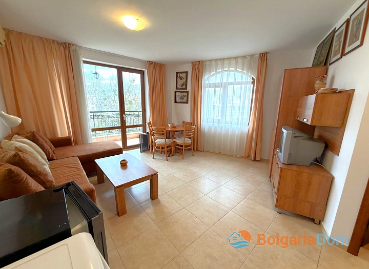 Квартира с видом на бассейн в ухоженном комплексе. Фото 1