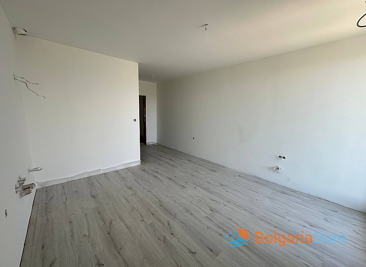 New studio in a quality building with no maintenance fee. Photo 4