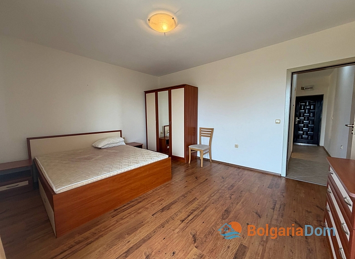 Wohnung in einem großen Komplex in erster Reihe. Foto 9
