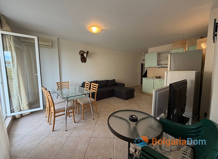 Wohnung in einem großen Komplex in erster Reihe. Foto 7