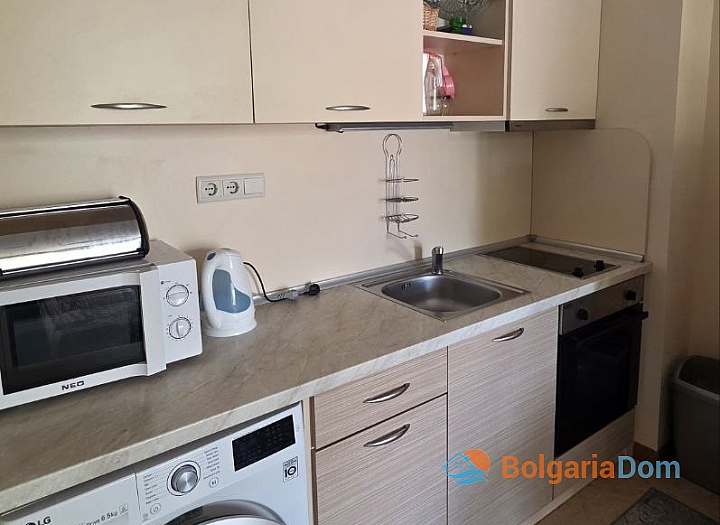 One bedroom apartment in a large complex. Photo 7
