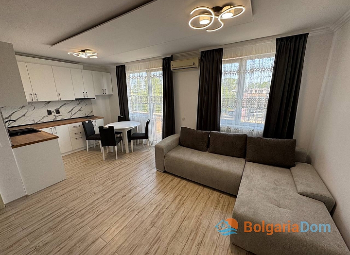 Prostorný apartmán s výhledem na bazén ve skvělém komplexu. Foto 1 Prostorný apartmán s výhledem na bazén ve skvělém komplexu. Foto 1