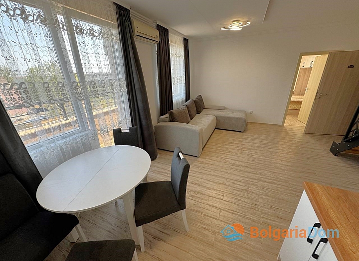 Prostorný apartmán s výhledem na bazén ve skvělém komplexu. Foto 8 Prostorný apartmán s výhledem na bazén ve skvělém komplexu. Foto 8