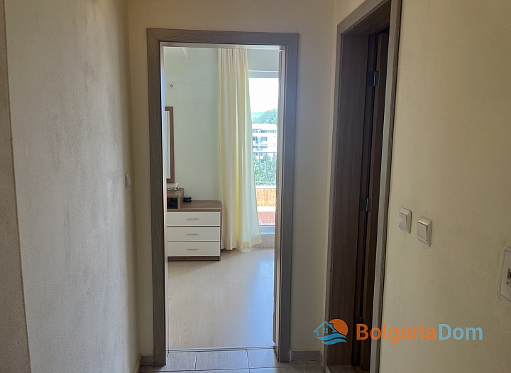 Prostorný apartmán s výhledem na bazén. Foto 17