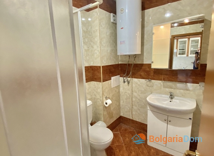 Apartment in a large complex on the first line. Photo 14