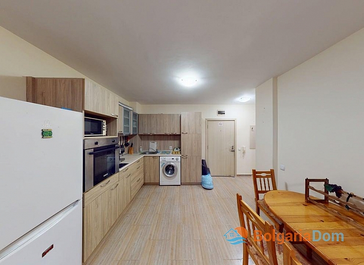 Apartment with a pool view in a residential complex. Photo 9