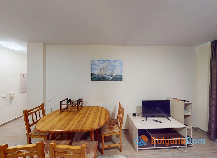 Apartment with a pool view in a residential complex. Photo 8