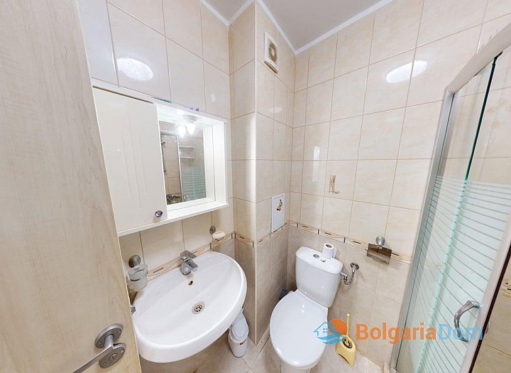 Apartment with a pool view in a residential complex. Photo 19