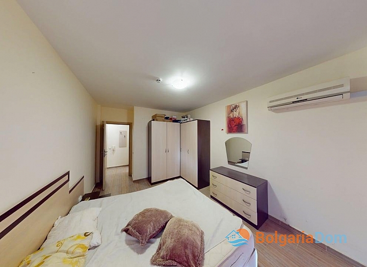 Apartment with a pool view in a residential complex. Photo 13