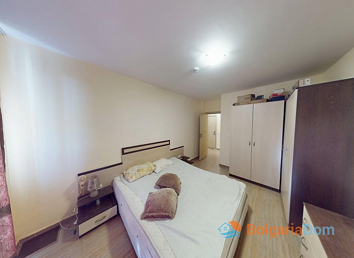 Apartment with a pool view in a residential complex. Photo 12