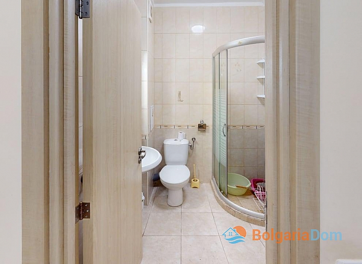 Apartment with a pool view in a residential complex. Photo 17