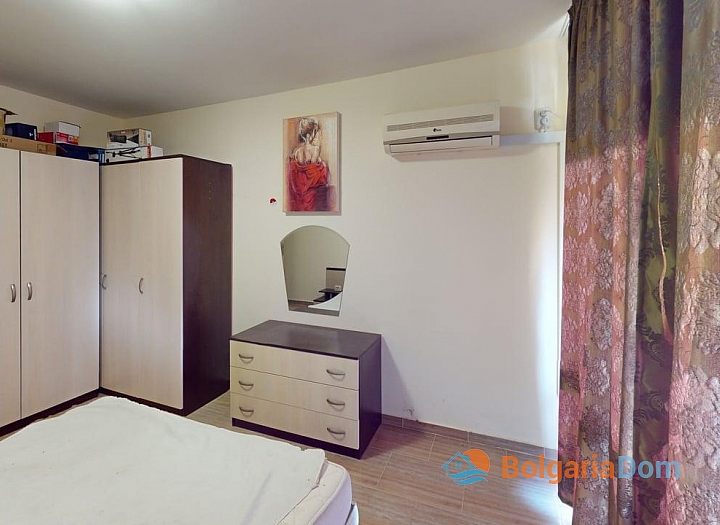 Apartment with a pool view in a residential complex. Photo 15