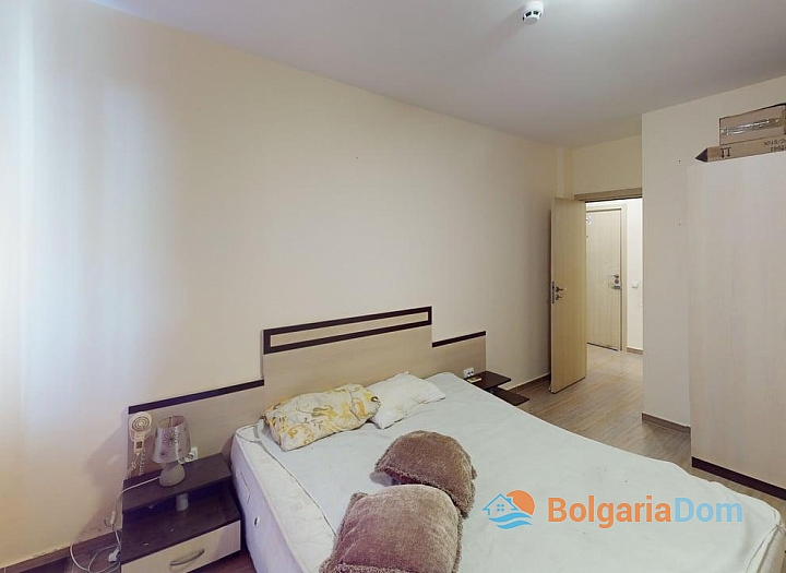 Apartment with a pool view in a residential complex. Photo 14