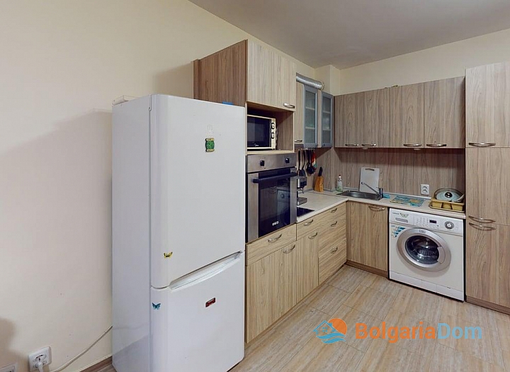 Apartment with a pool view in a residential complex. Photo 11