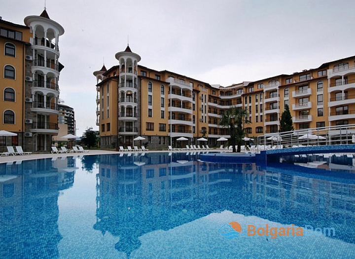 Spacious apartment with pool view in excellent complex. Photo 4