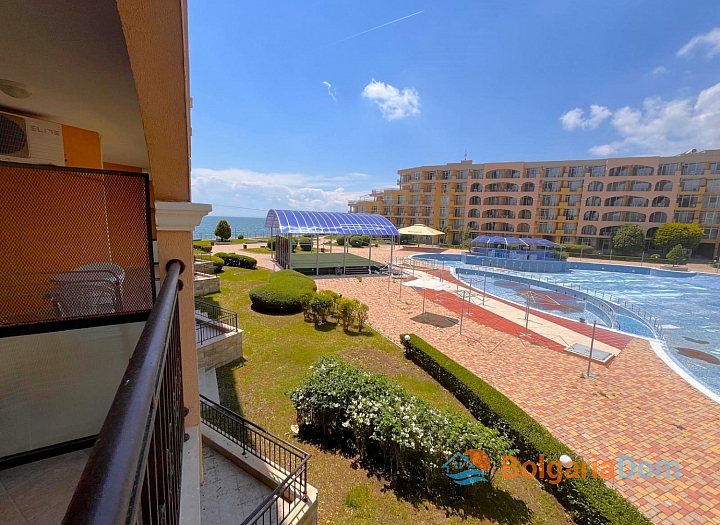 Apartment with sea view and swimming pool on the first line. Photo 2