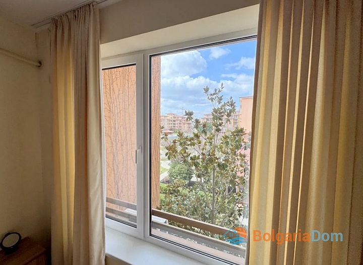 Apartment with pool view in a large complex. Photo 16