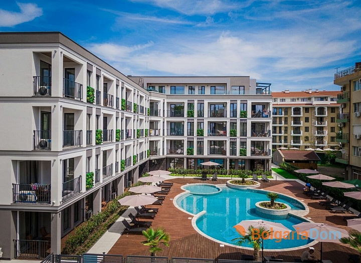 Apartment with a pool view in a premium new complex. Photo 4