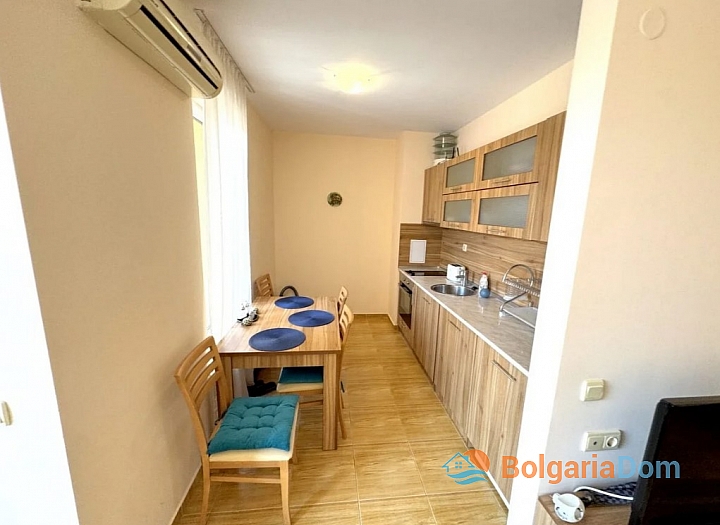 Apartment with pool view in a large complex. Photo 15
