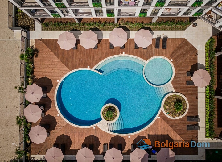 Apartment with a pool view in a premium new complex. Photo 6