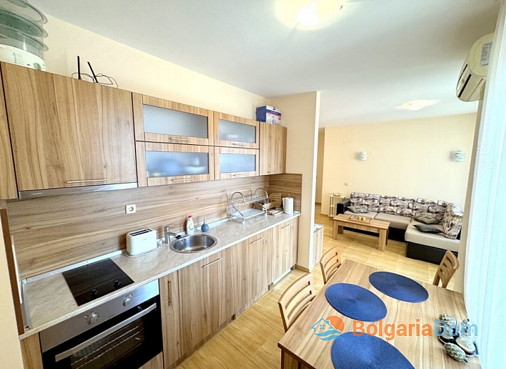 Apartment with pool view in a large complex. Photo 13
