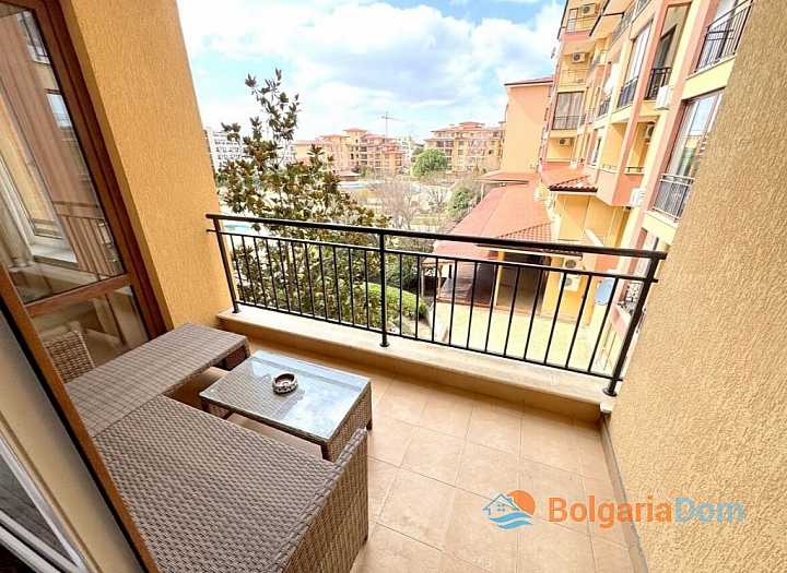Apartment with pool view in a large complex. Photo 5