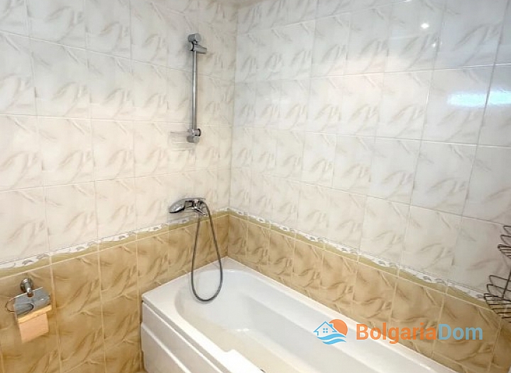 Apartment with pool view in a large complex. Photo 6