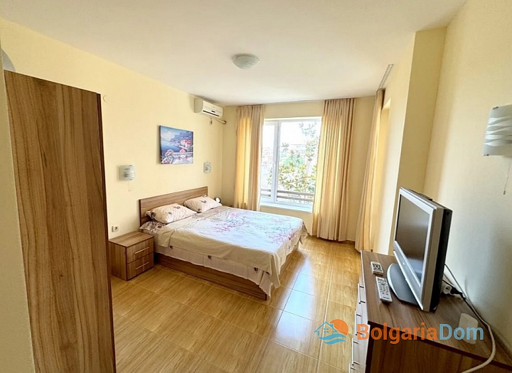 Apartment with pool view in a large complex. Photo 4
