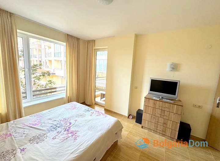 Apartment with pool view in a large complex. Photo 14
