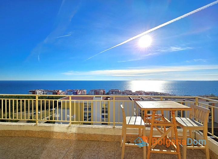 Apartment with fantastic sea view in a large complex. Photo 1