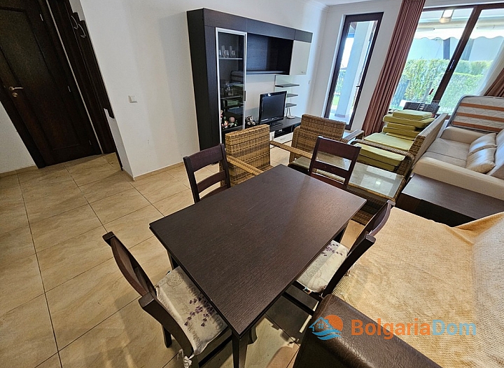 Apartment with sea view and lawn on the first line. Photo 6 Apartment with sea view and lawn on the first line. Photo 6