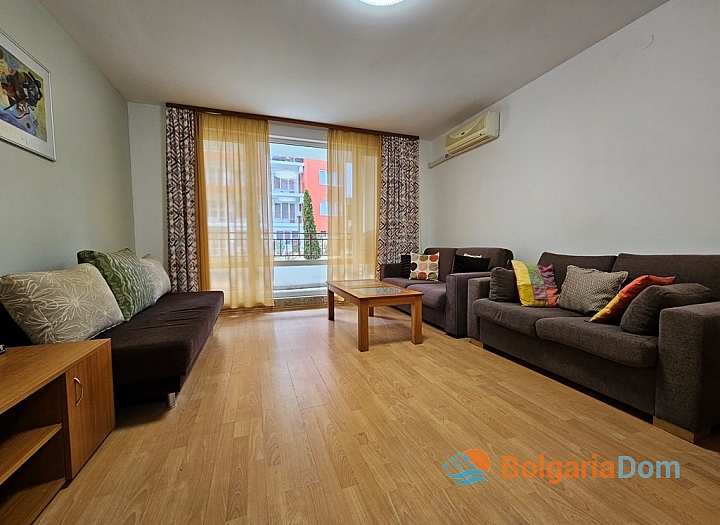 Excellent apartment on the first line in a large complex. Photo 11