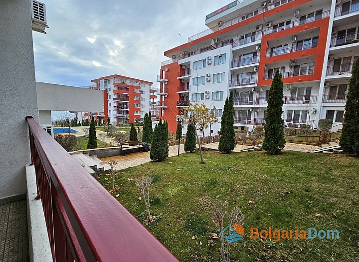 Excellent apartment on the first line in a large complex. Photo 7