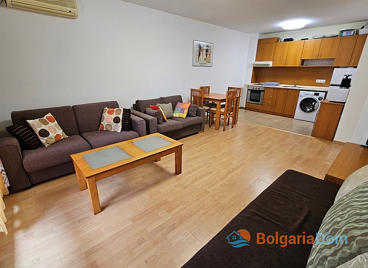 Excellent apartment on the first line in a large complex. Photo 1