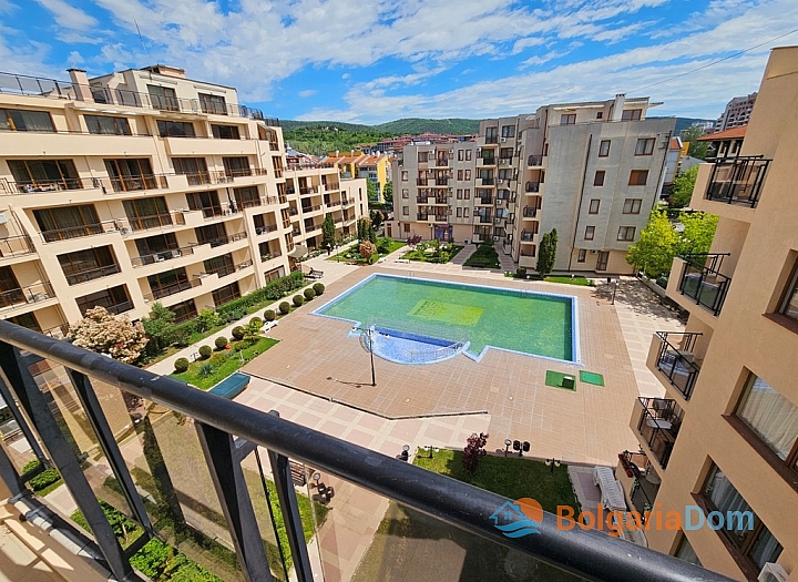 Apartment with a pool view in a residential complex. Photo 1 Apartment with a pool view in a residential complex. Photo 1