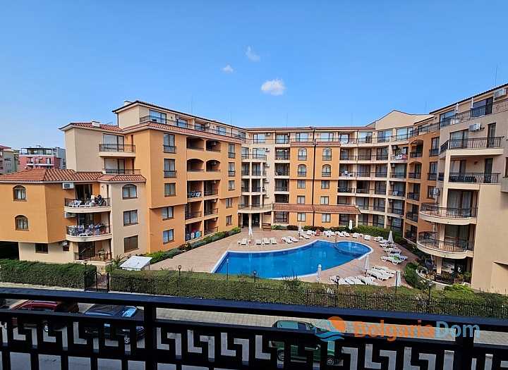 Great apartment with pool view. Photo 12