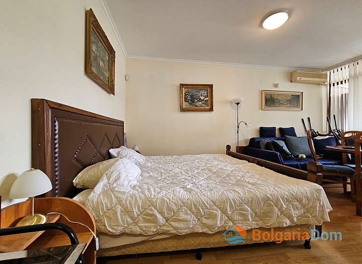 Großes Studio-Apartment in einem Komplex mit ausgezeichneter Lage. Foto 11