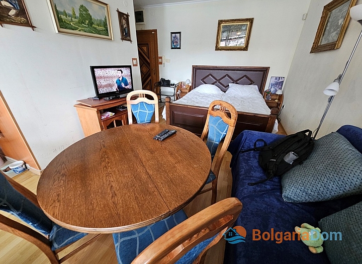 Großes Studio-Apartment in einem Komplex mit ausgezeichneter Lage. Foto 10