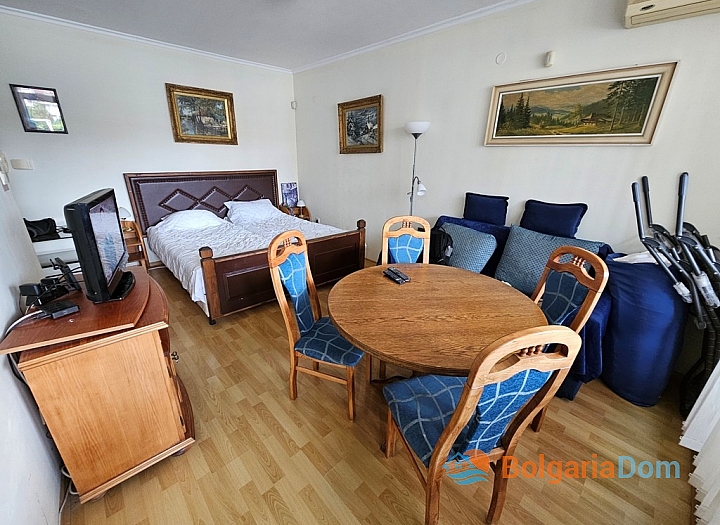 Großes Studio-Apartment in einem Komplex mit ausgezeichneter Lage. Foto 2
