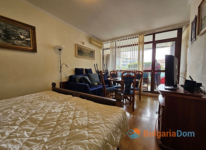 Großes Studio-Apartment in einem Komplex mit ausgezeichneter Lage. Foto 12